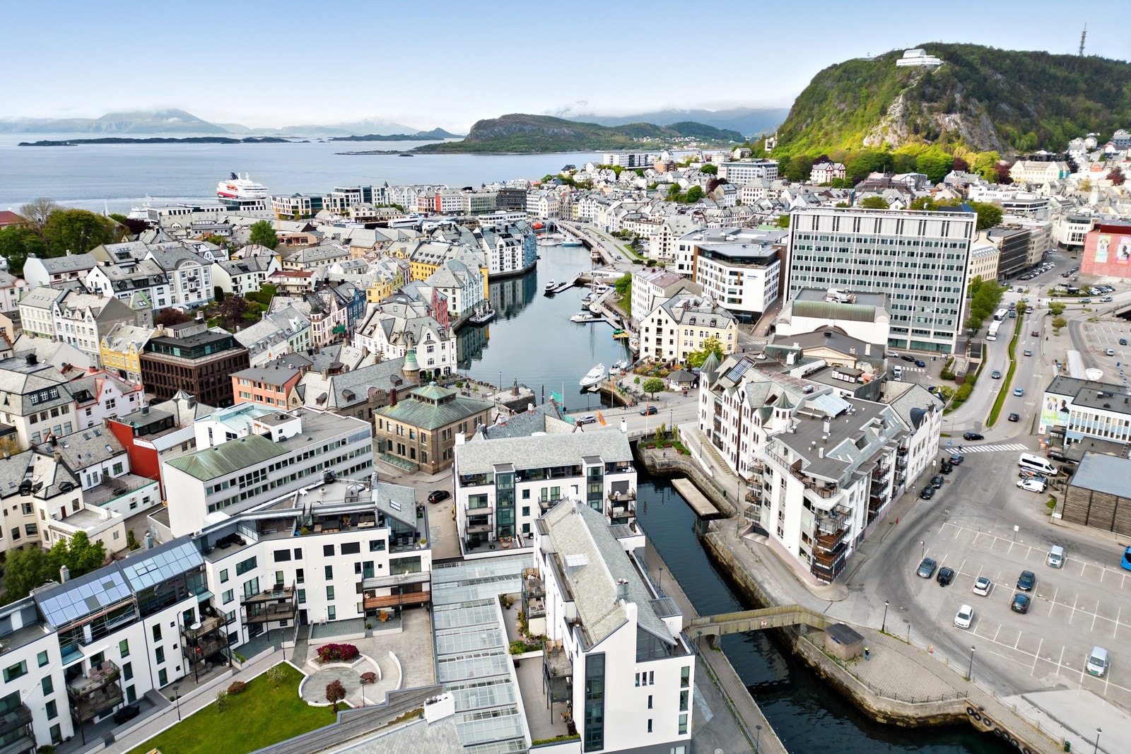 Kort vei er det også til byens restauranter, grønne lunger og butikker. Dagligvare som kuriositeter. Galleribilde