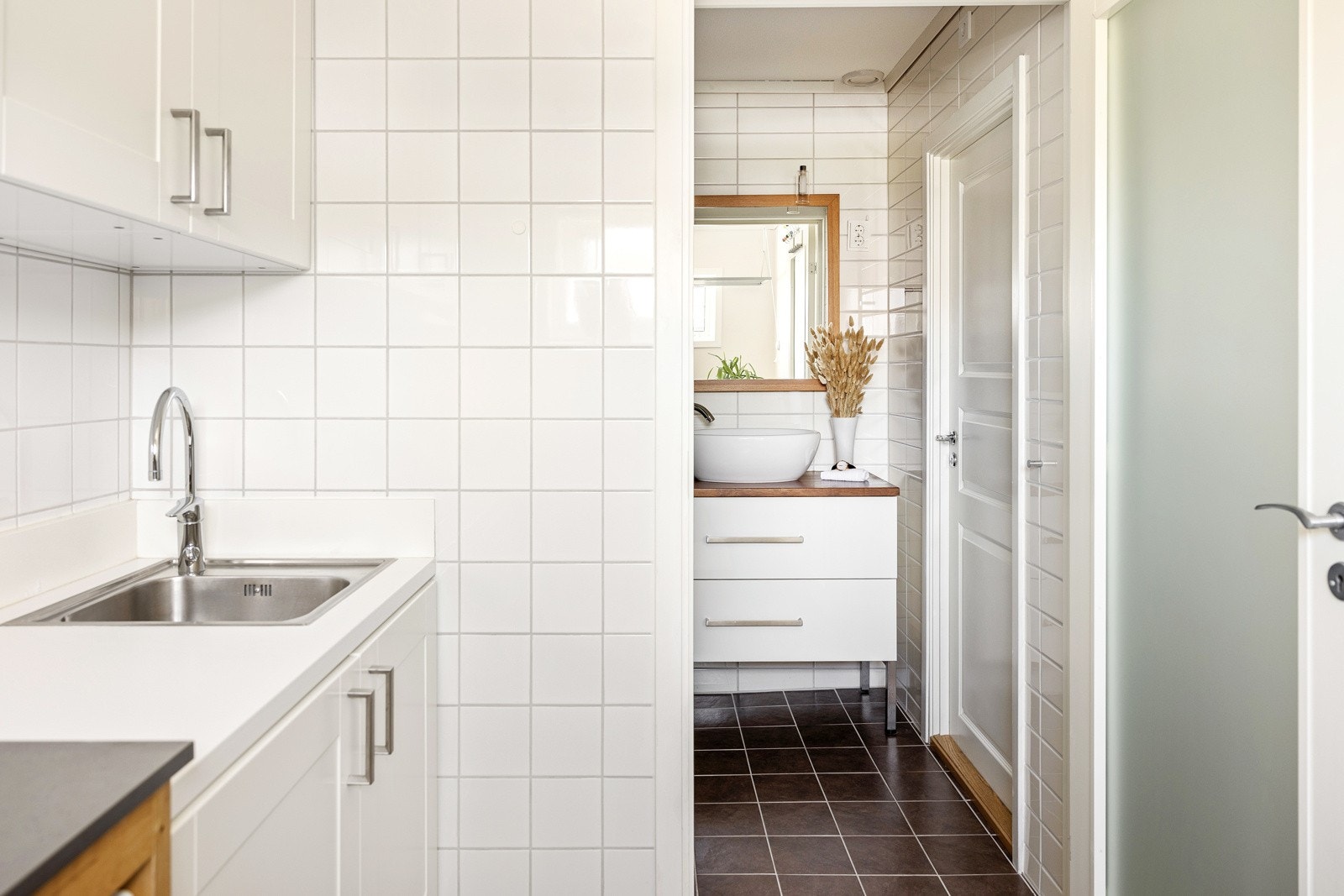 Fra badet har du inngang til vaskerommet. Galleribilde