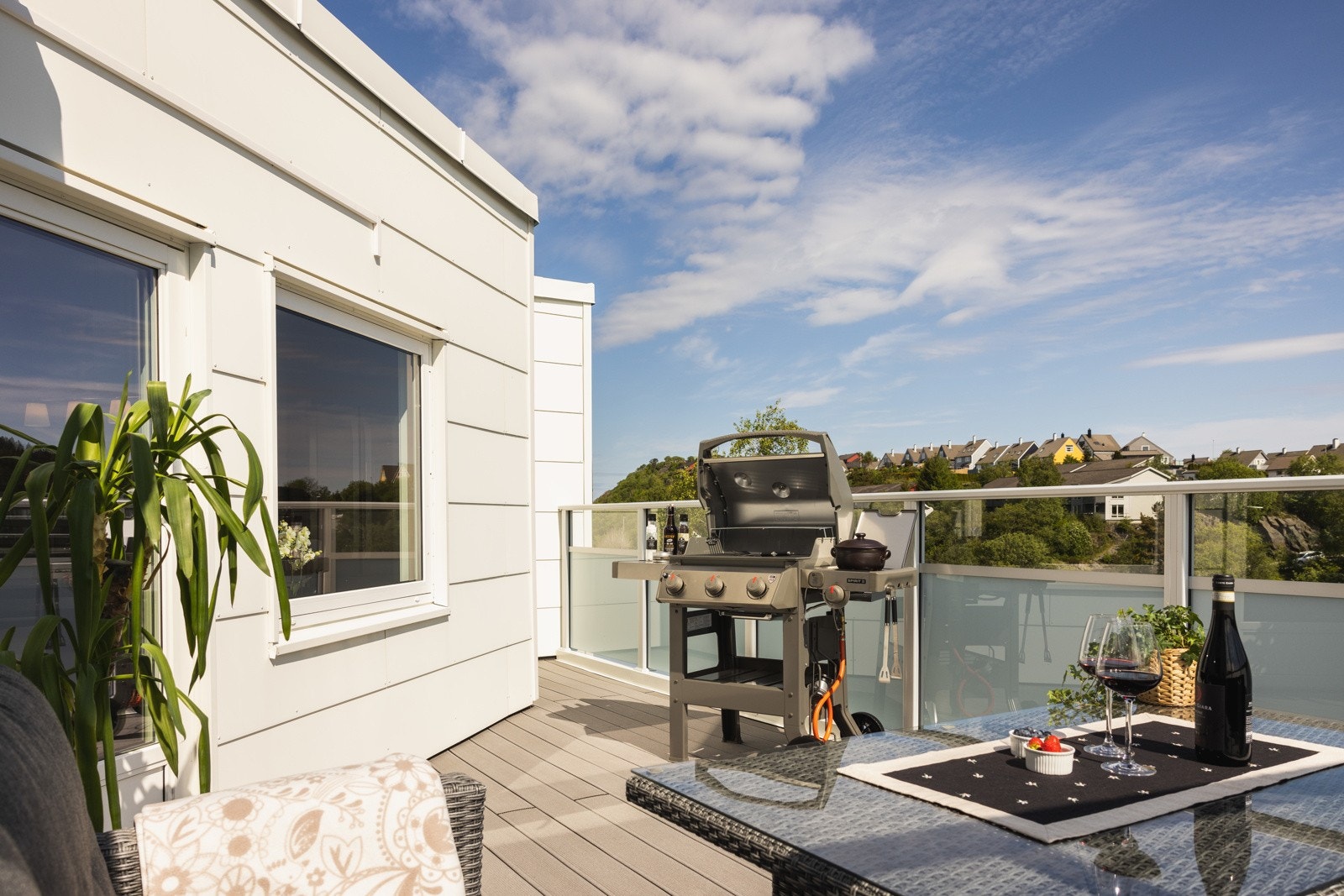 På terrassen kan du nyte sola på varme dager. Galleribilde