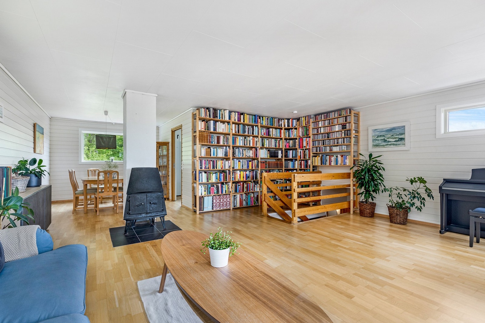 I 2. etasje har man stue og kjøkken samt utgang til terrasse. Galleribilde