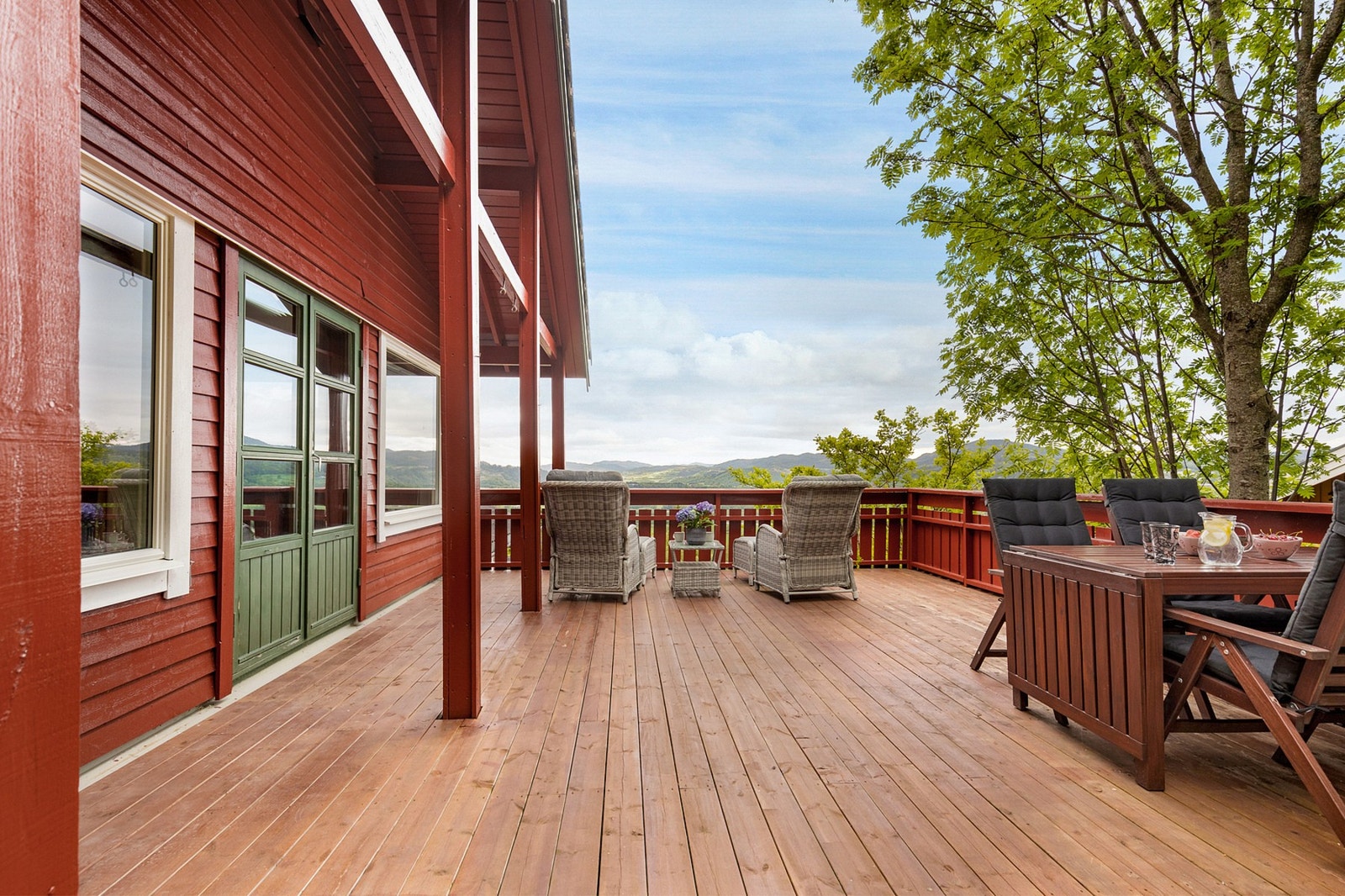 Terrassen ble pusset opp med nytt treverk i 2019. Galleribilde