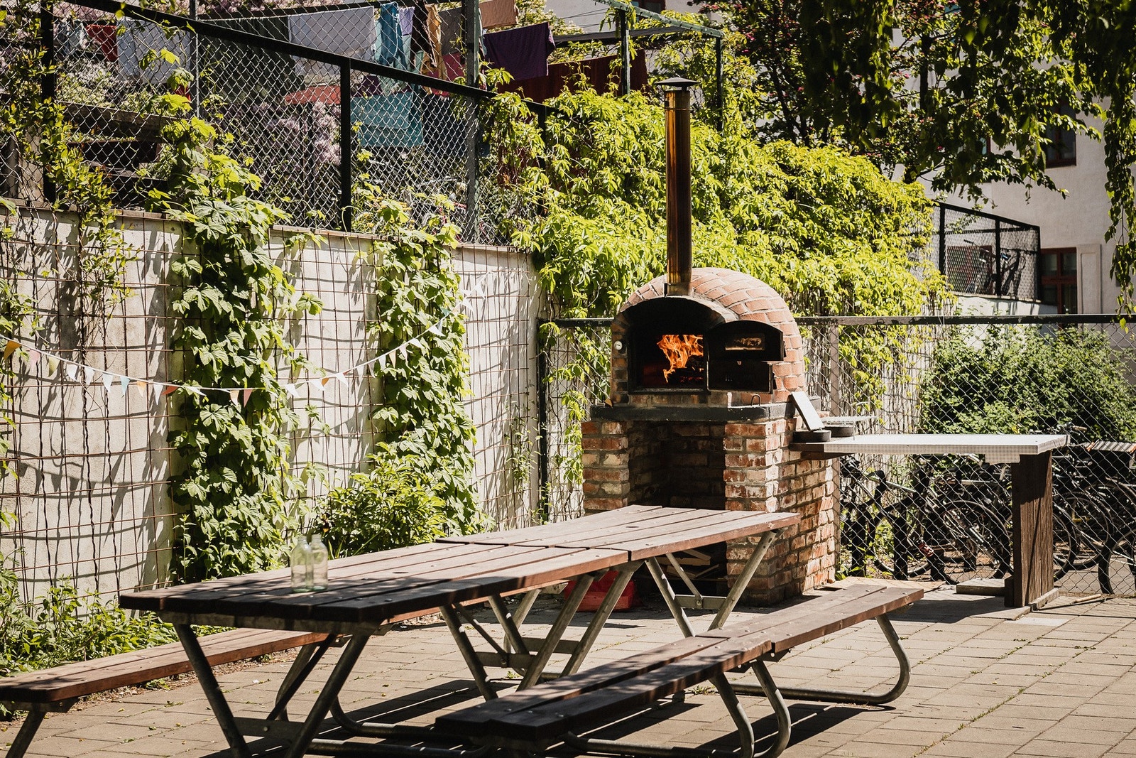 Felles pizzaovn, et perfekt sted å tilberede helgemiddagen. Galleribilde