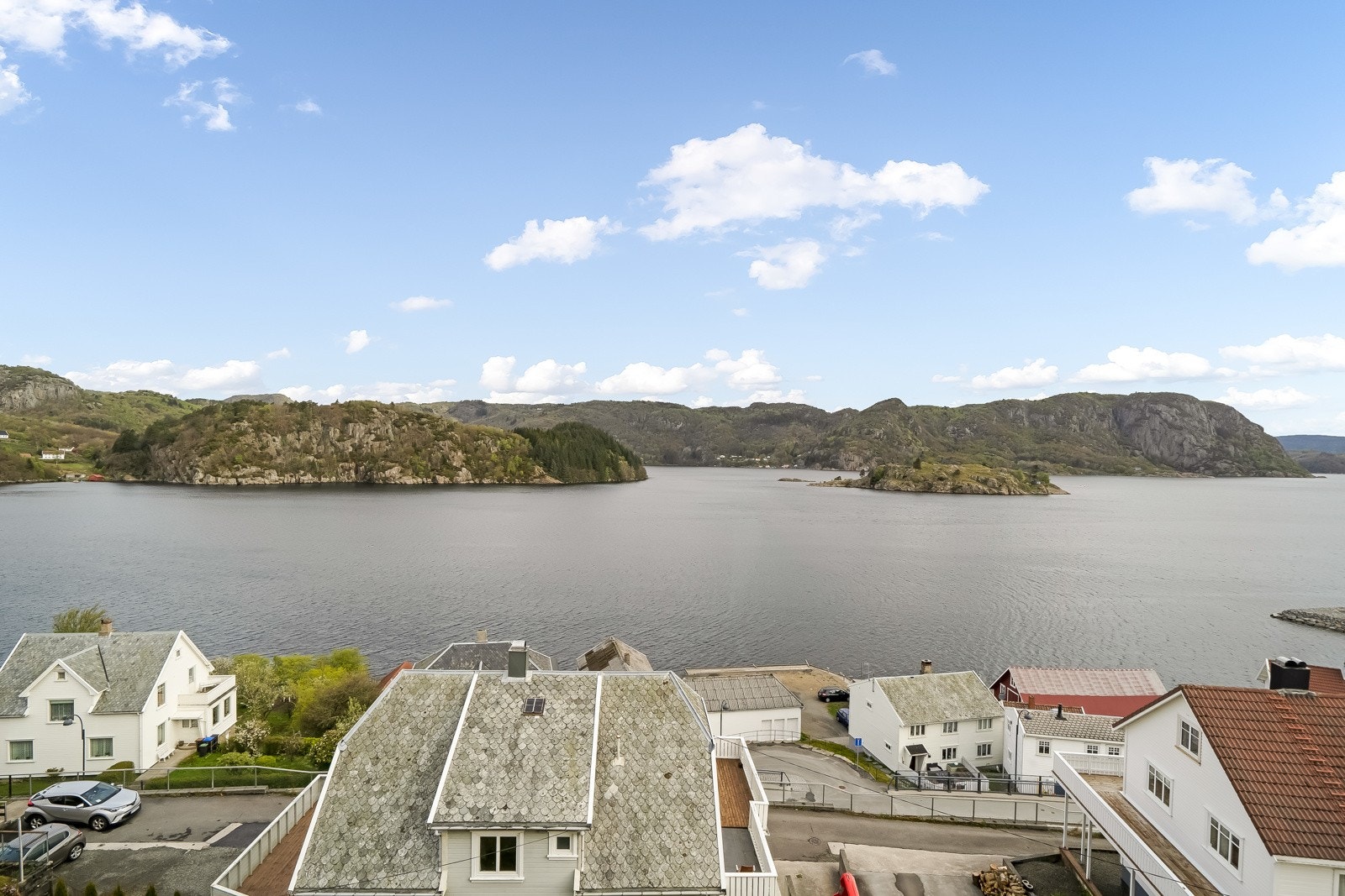 Utsikt over Lyngdalsfjorden og Kjørrefjorden. Galleribilde