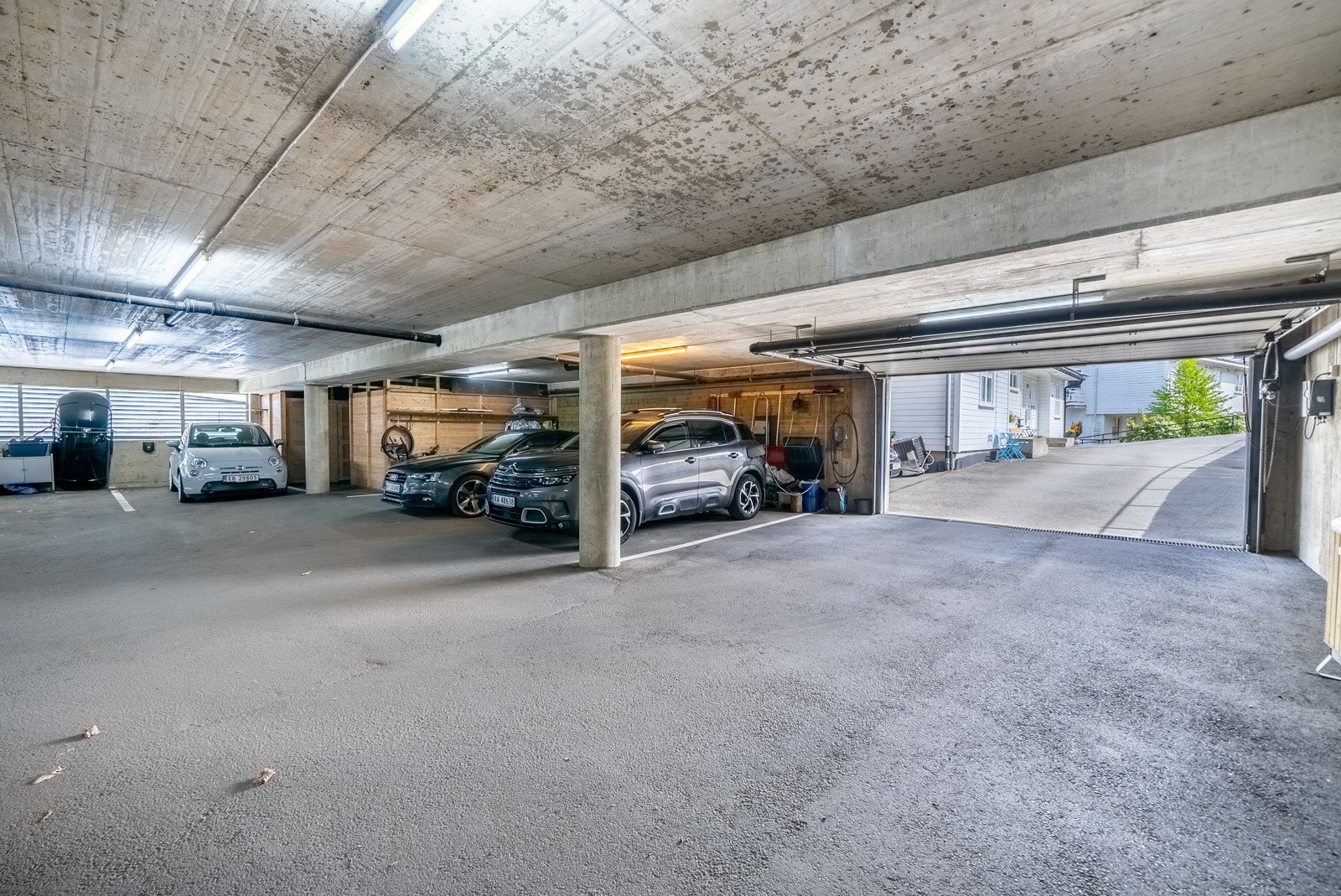 Automatisk port inn i anlegget. Galleribilde