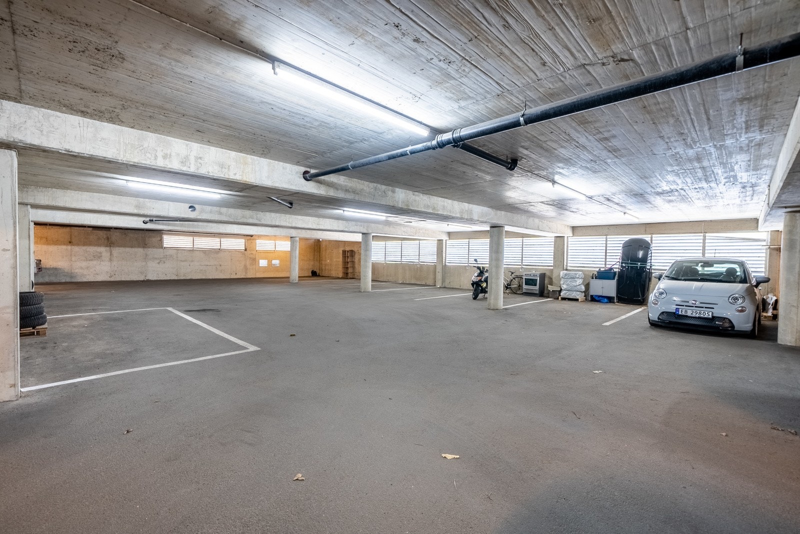 Parkering i lukket garasjeanlegg. Galleribilde