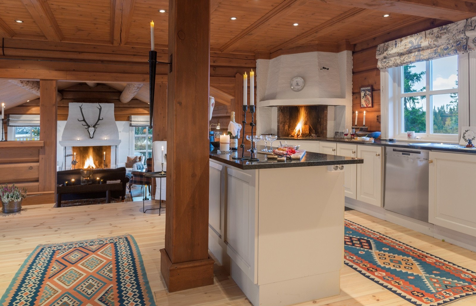 Flott, innbydende kjøkken for den matglade Galleribilde