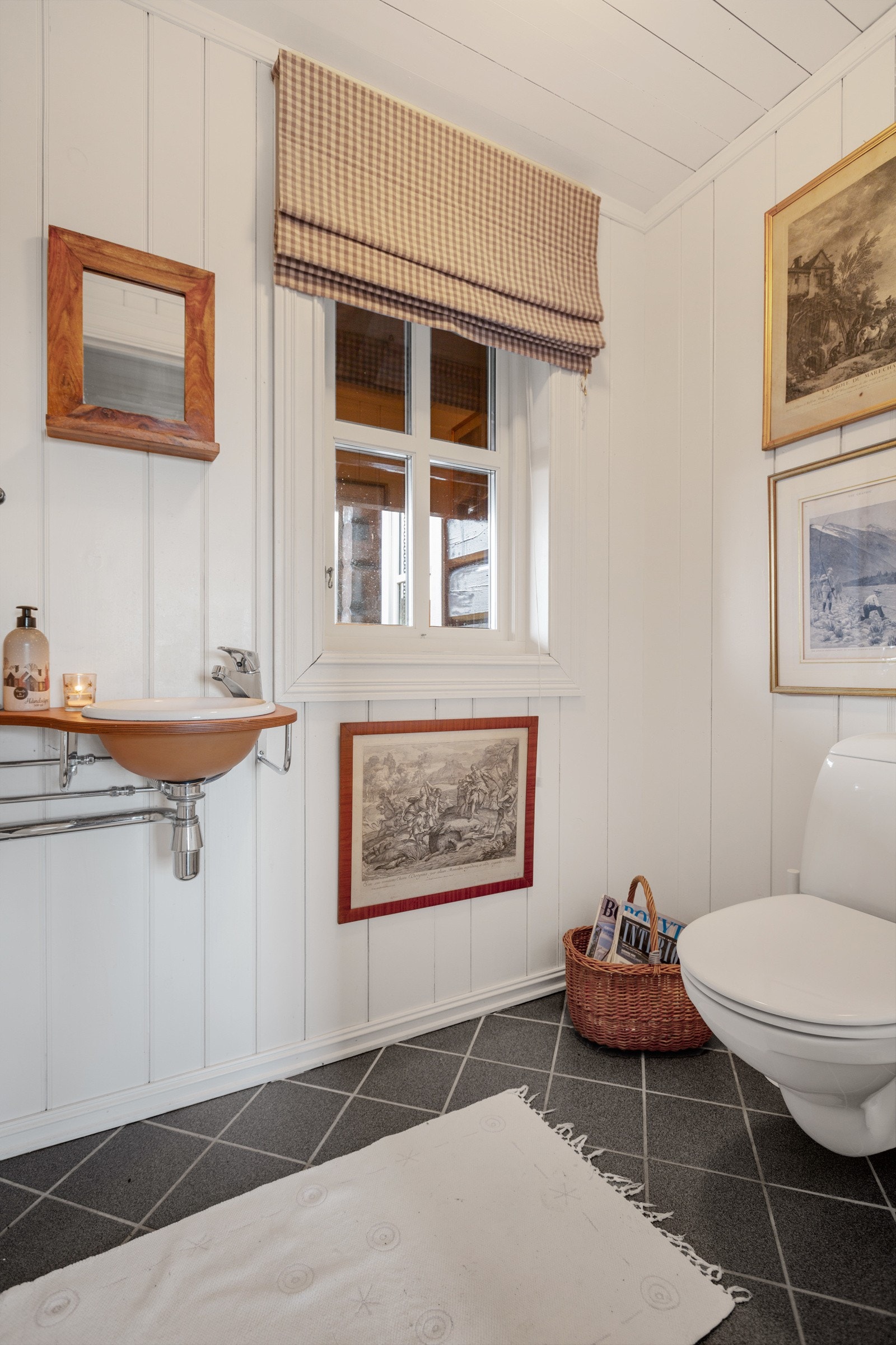 Alltid praktisk med et separat toalett-rom Galleribilde