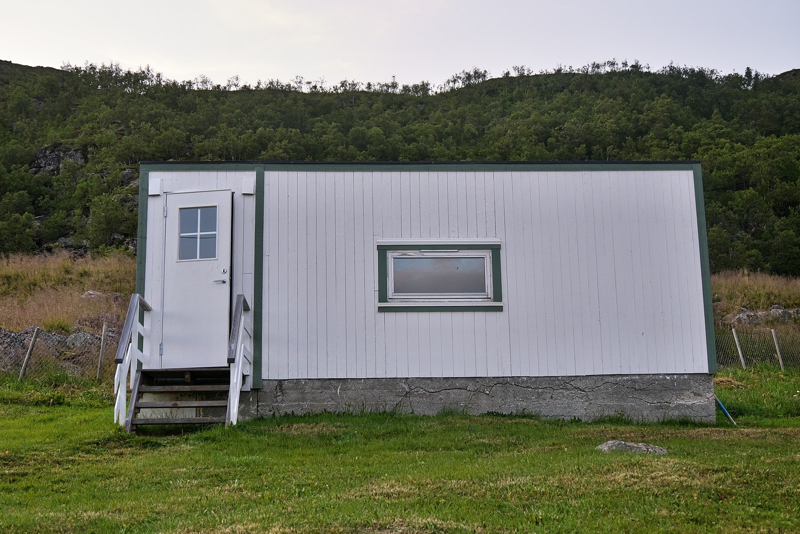 Sjå med utedo. Galleribilde