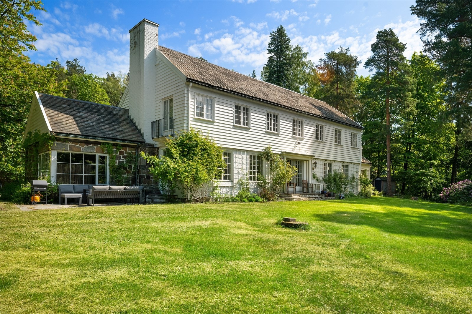 Velkommen til Lilløyveien 4 presentert av Christian L Mathiesen ved Nordvik Bygdøy Allé. Galleribilde