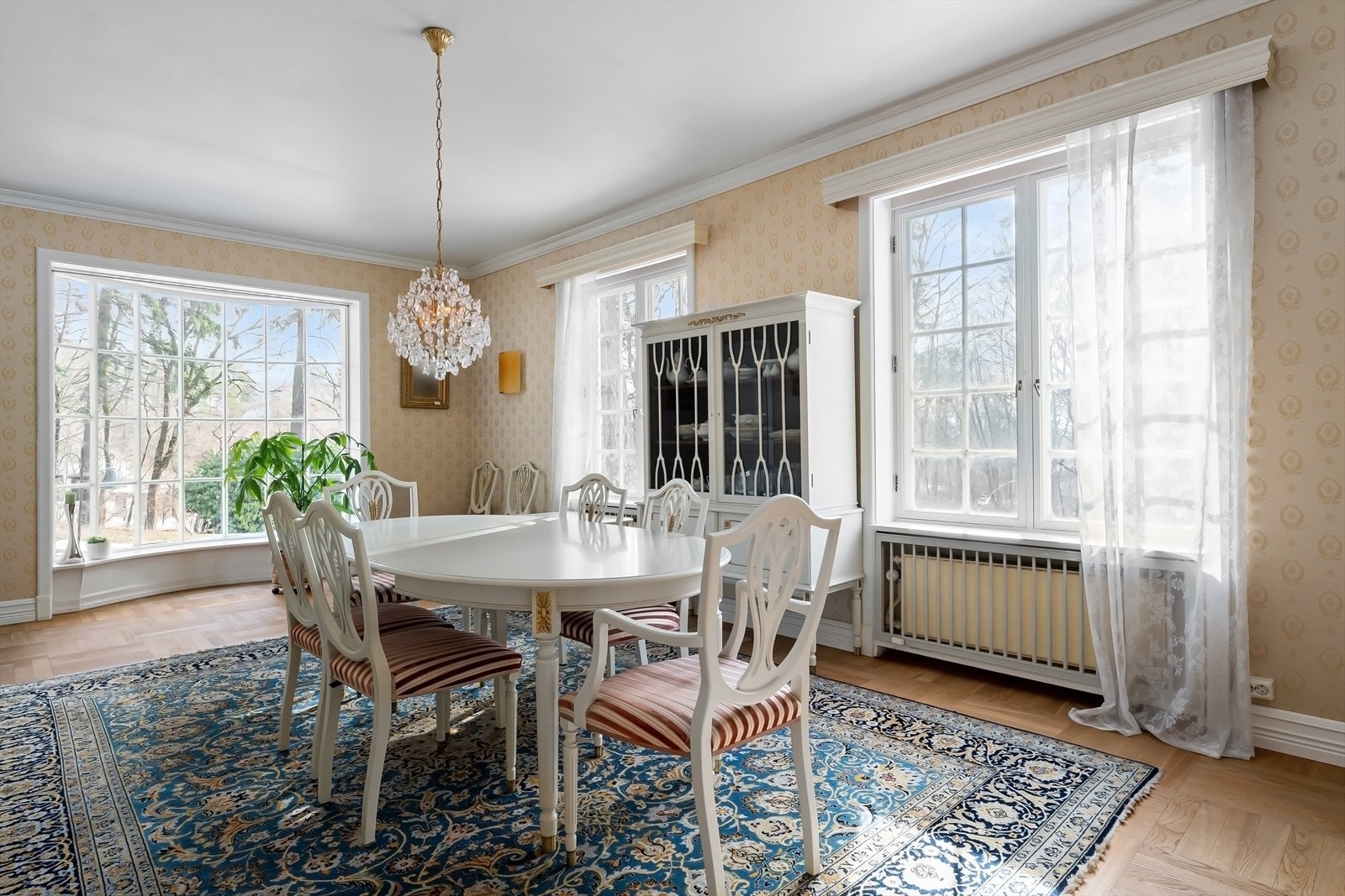 Spiststue med plass til langbord. Galleribilde