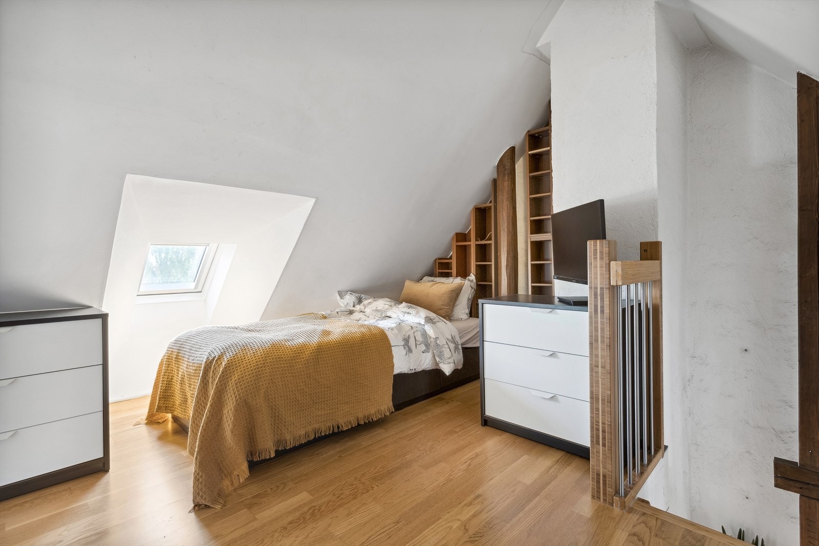 Byggemeldt hems innredet som soverom (ikke godkjent soverom). Galleribilde