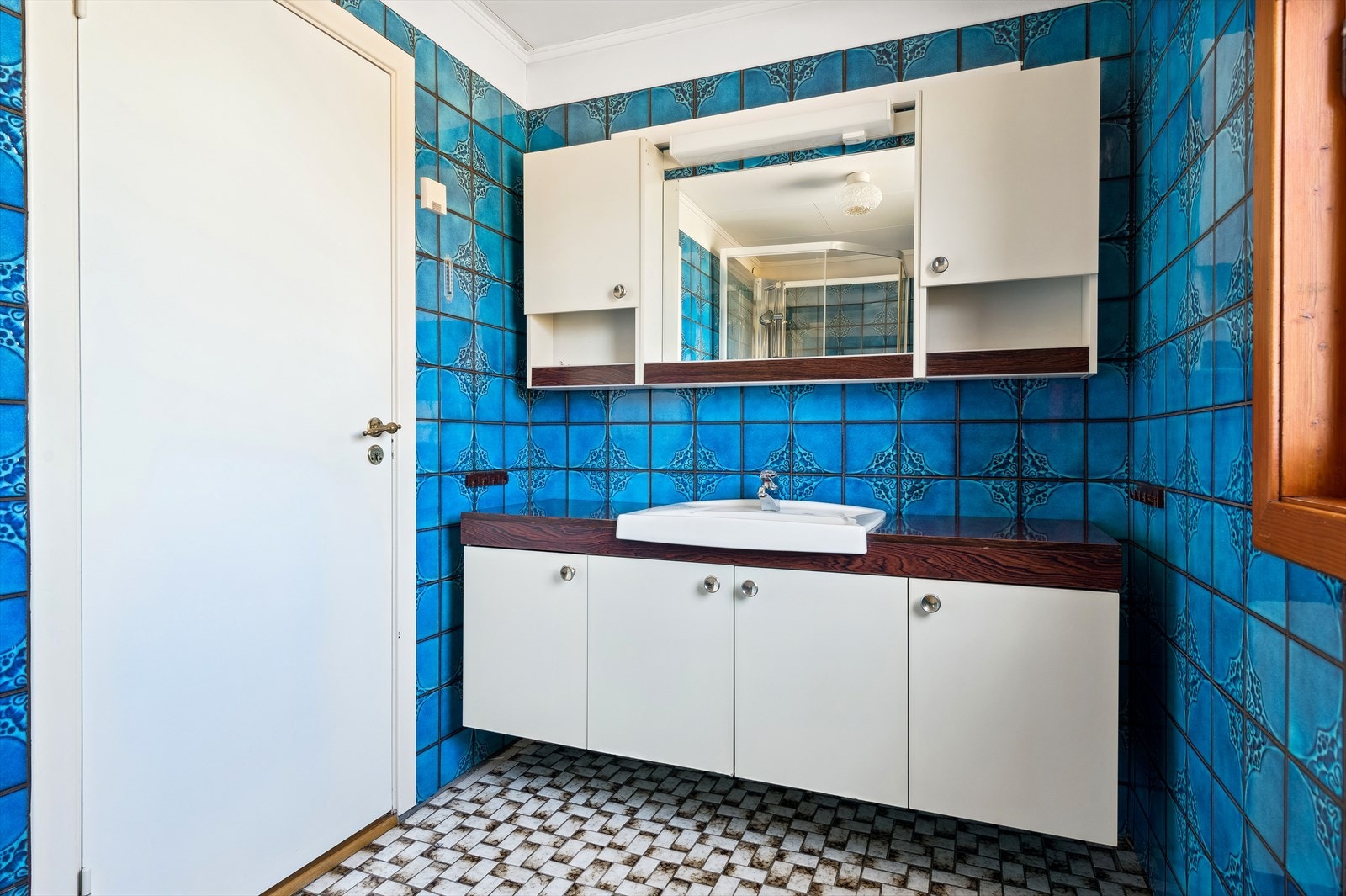 Badet i 1. etasje har høy ukjent alder. Galleribilde