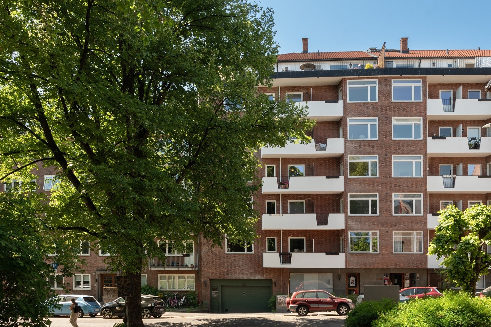 Tidvis mulig å leie garasjeplass i kjeller ved ledighet. Ta kontakt for mer info Galleribilde
