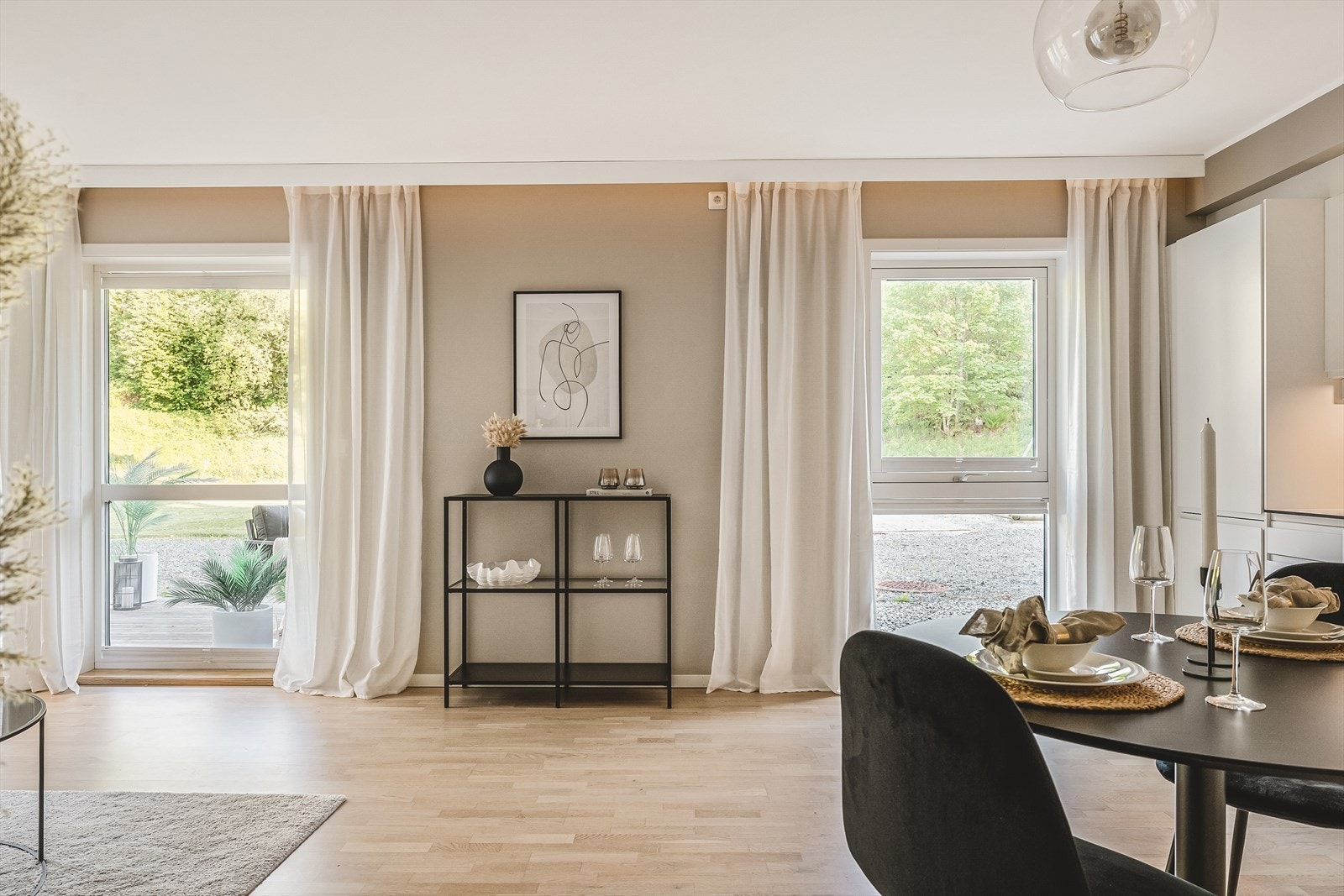 Eier har malt leiligheten i moderne og tidsriktige toner. Galleribilde