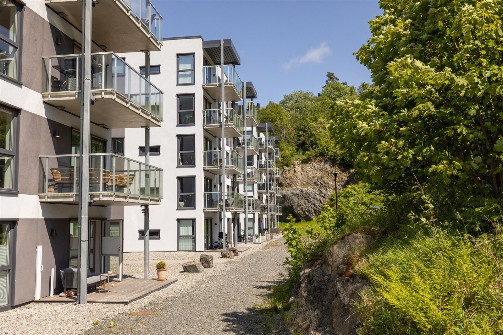 Det er fine tur- og rekreasjonsmuligheter i området, med kort avstand til Storrinden, Søvikatjørna og området rundt Skranevatnet. Galleribilde