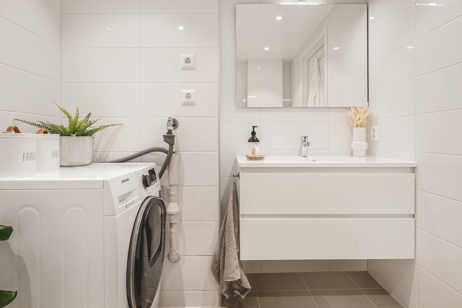 Badet har eget opplegg for vaskemaskin og tørketrommel. Galleribilde