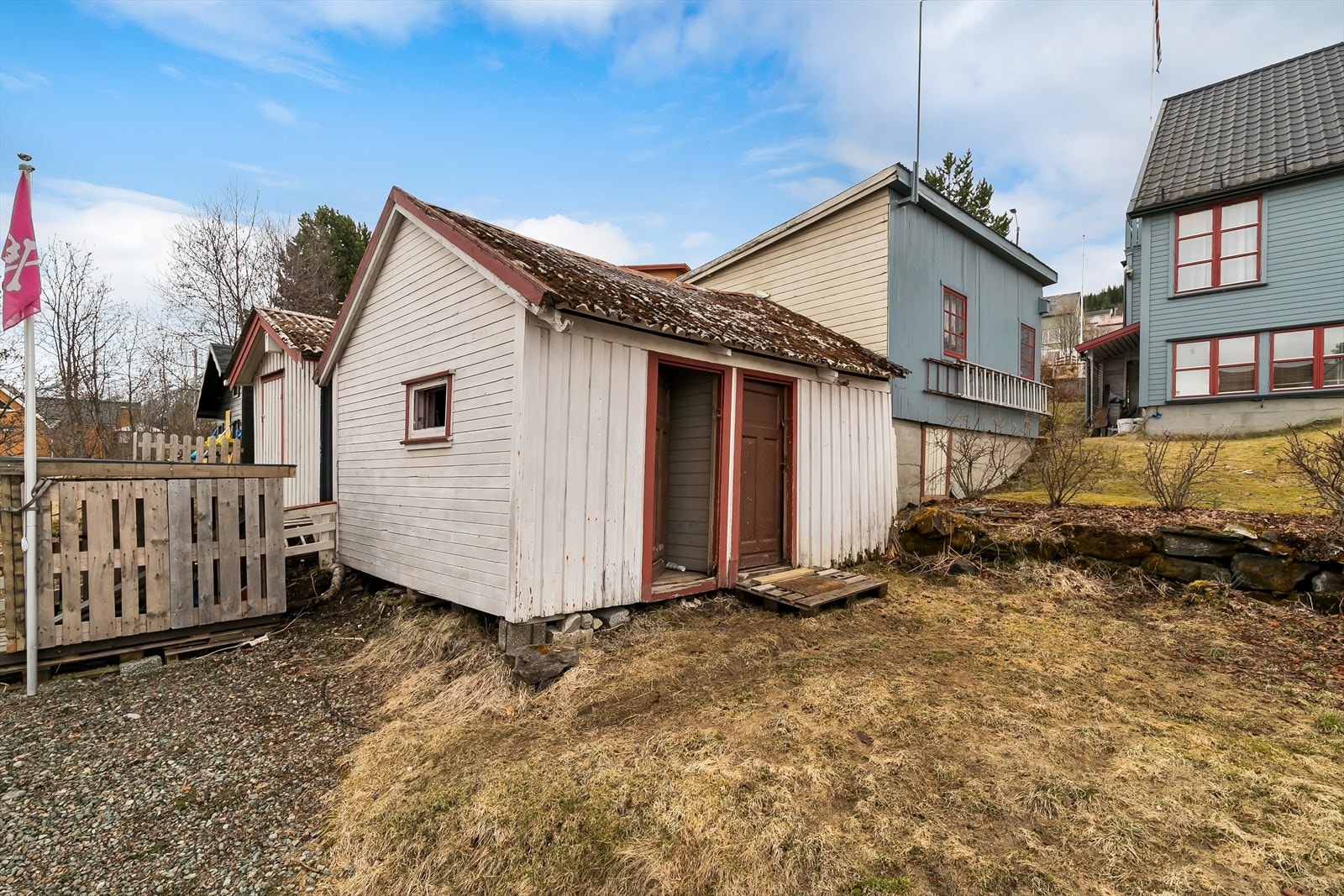 Uthus (falleferdig) Galleribilde