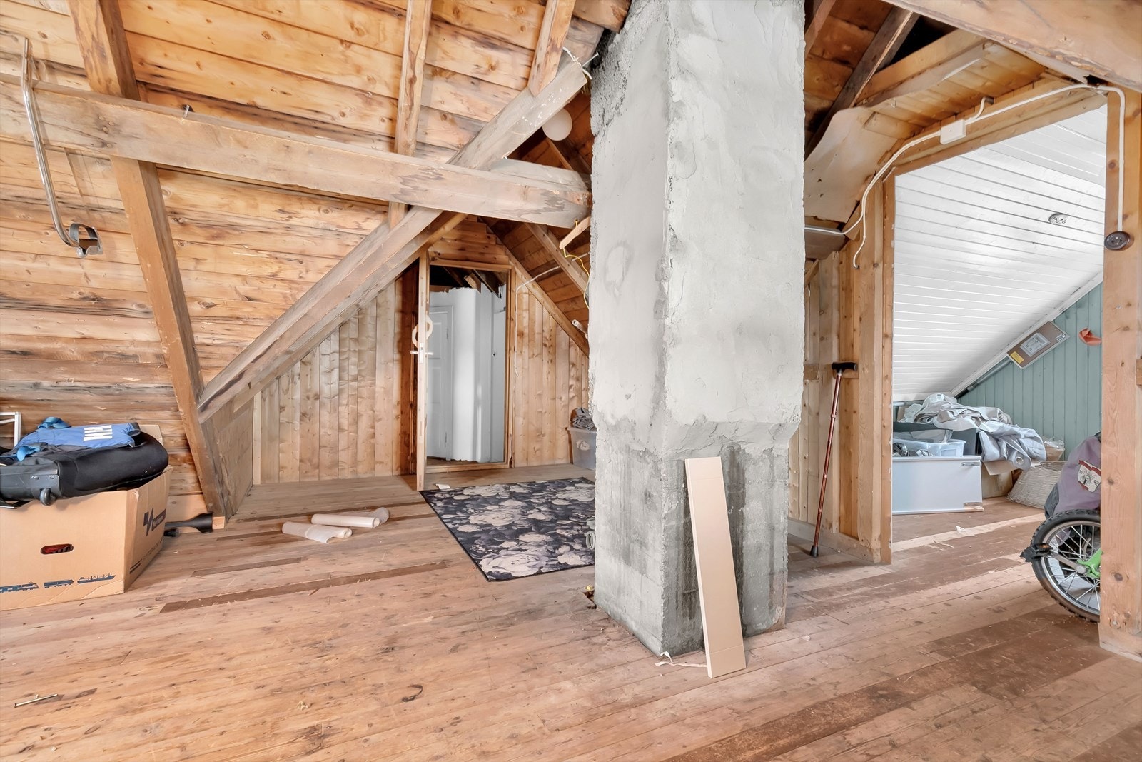 Loftsetasje - bod Galleribilde