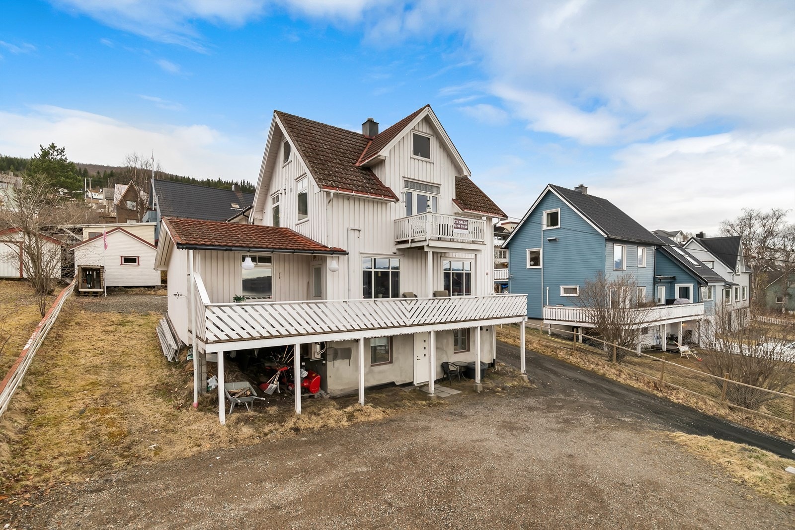 Fra eiendommen er det ca. 500 meter til barneskole og idrettshall. Galleribilde