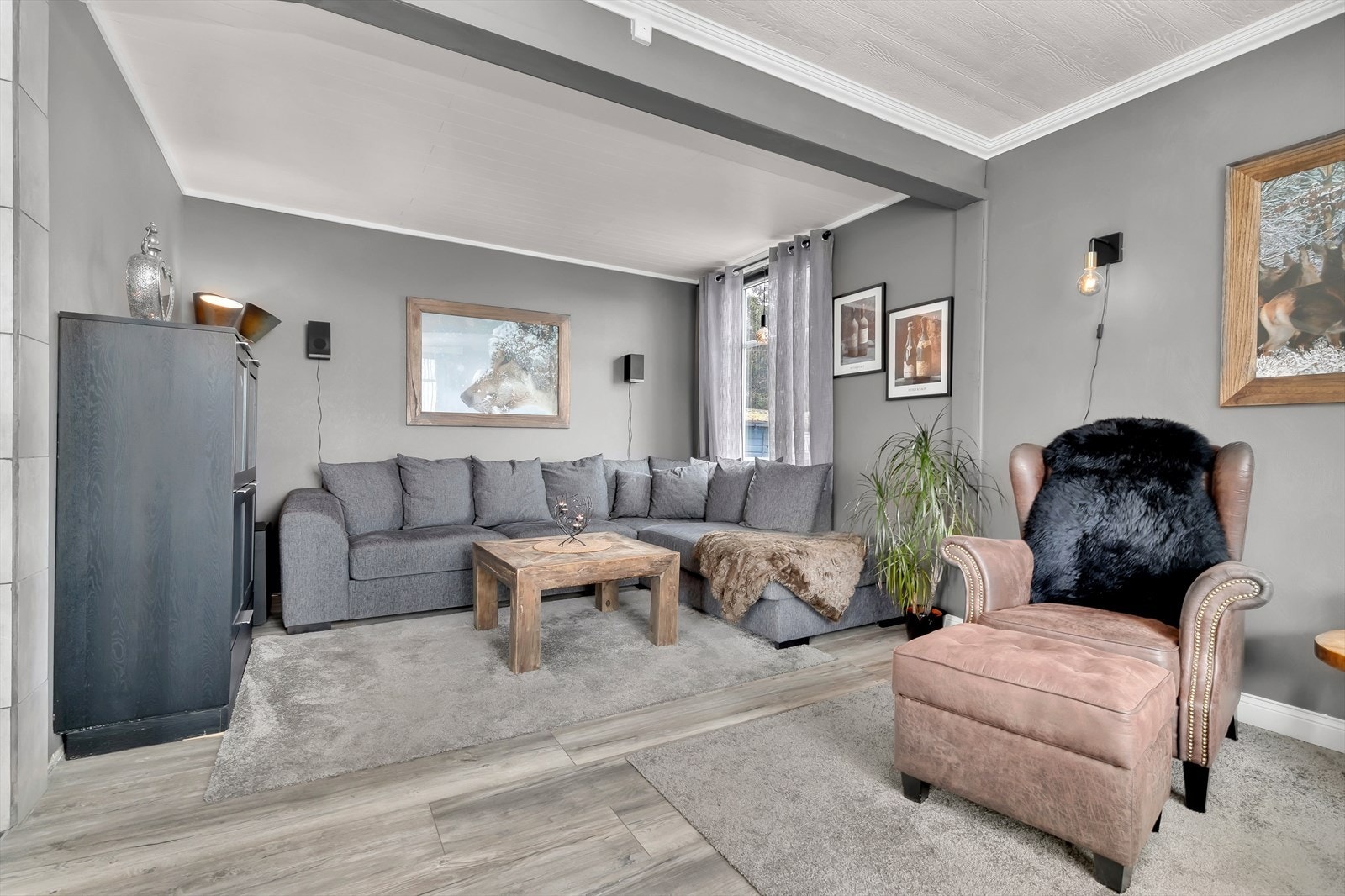 Det er nytt gulv i stue fra 2022 Galleribilde