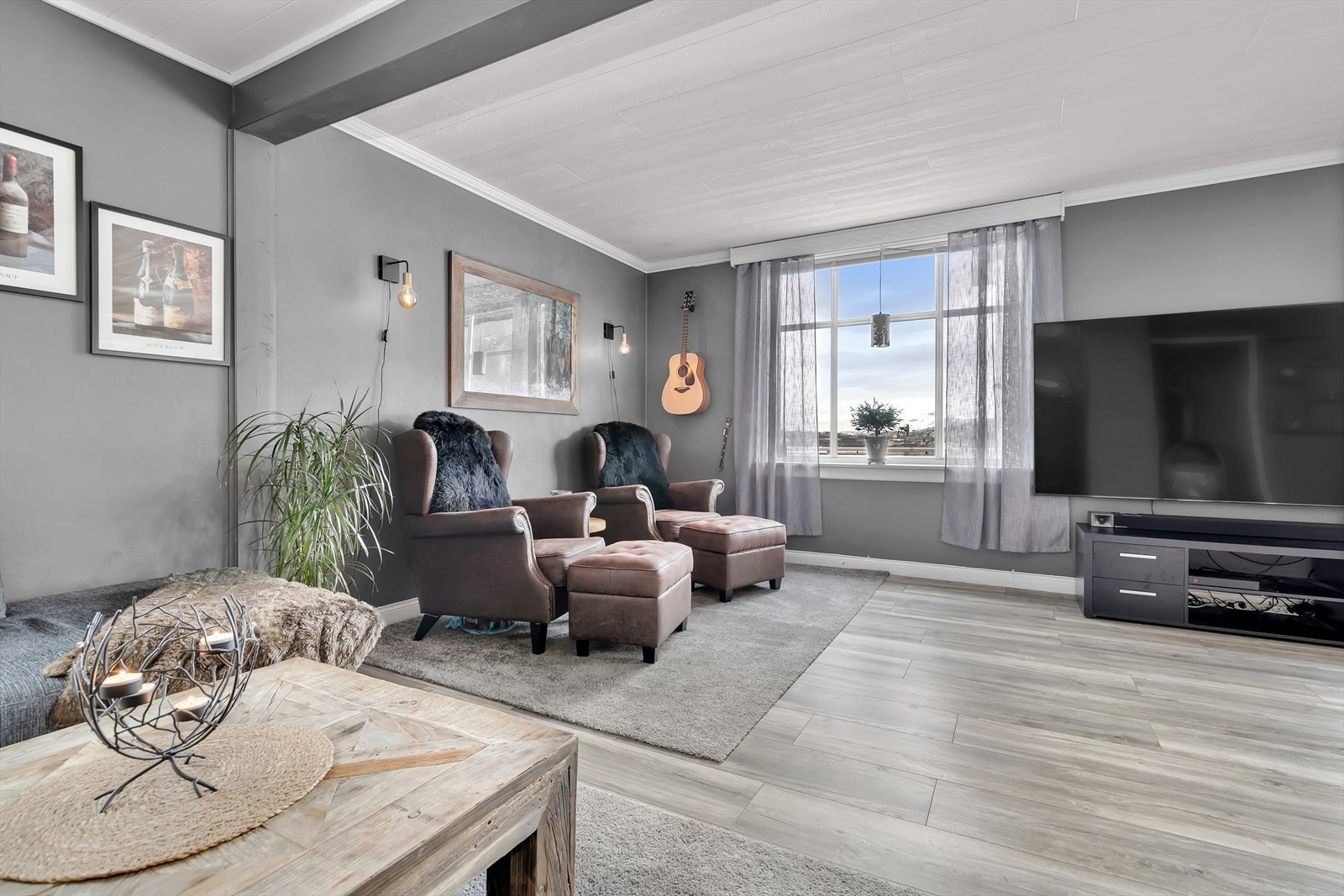 Stuen er malt i moderne farger Galleribilde