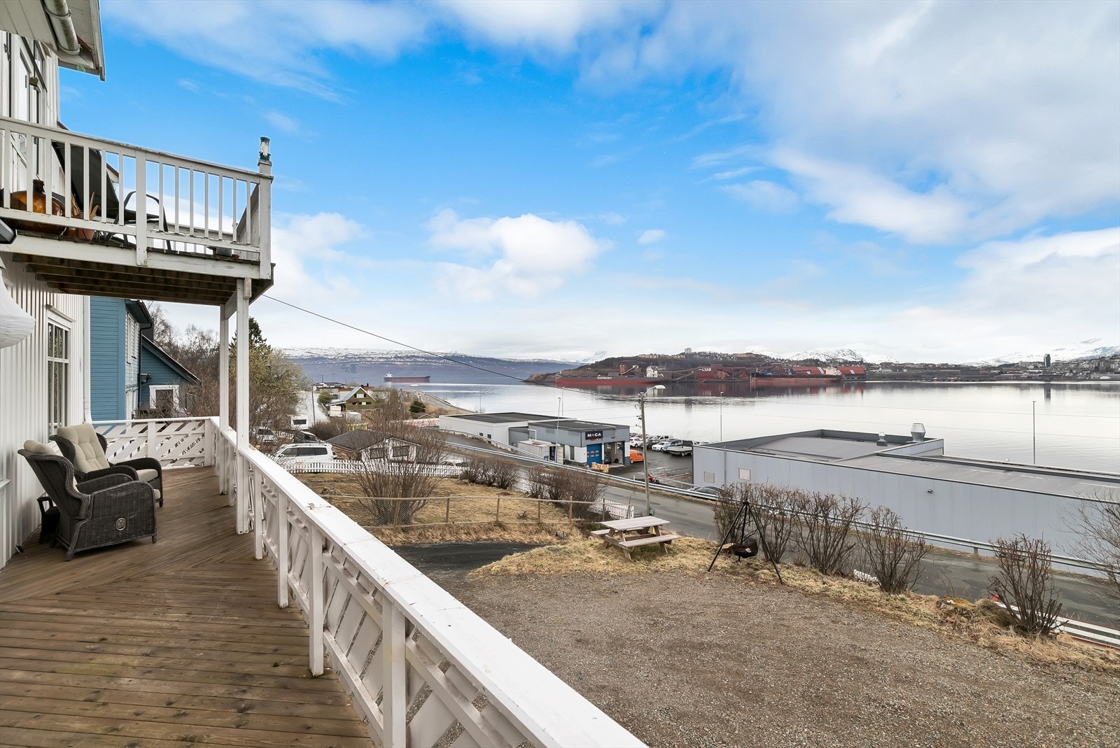 Fra stuen er det utgang til terrasse Galleribilde
