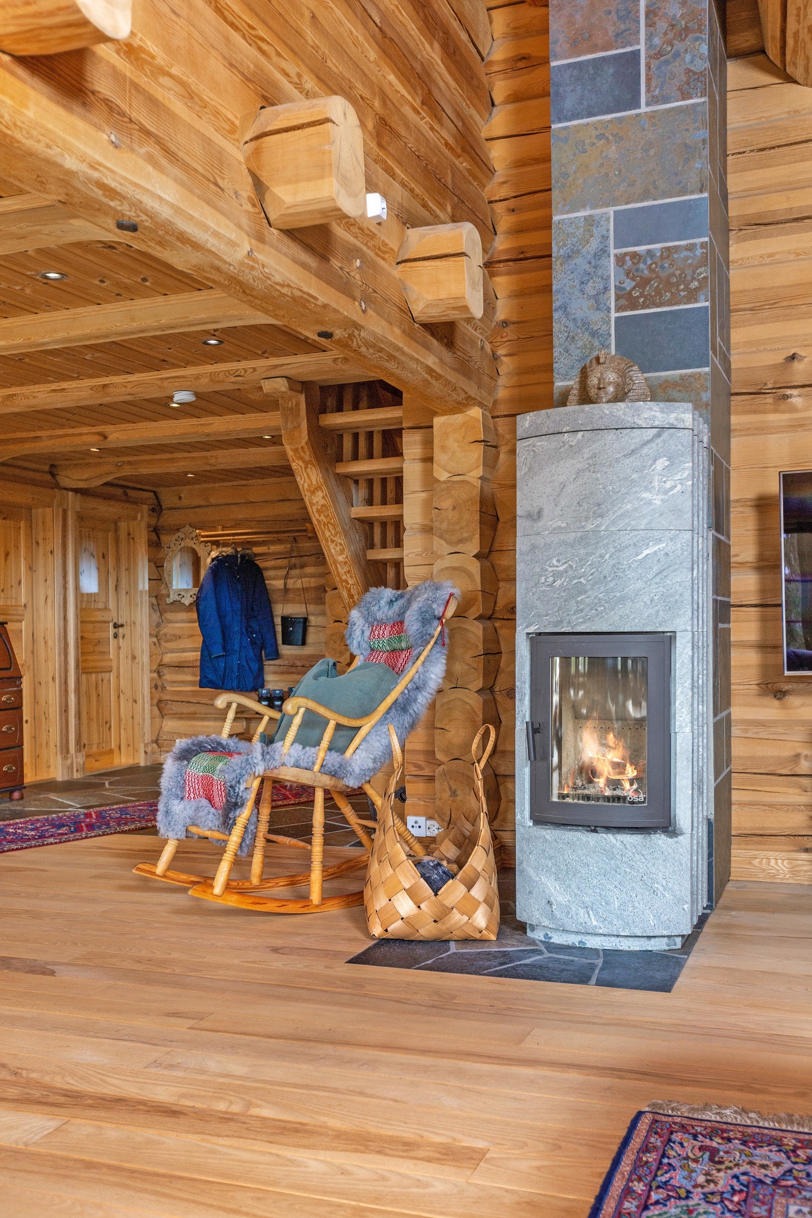 Pen klebersteinspeis som gir god varme og hyggelig atmosfære på kalde vinterkvelder Galleribilde