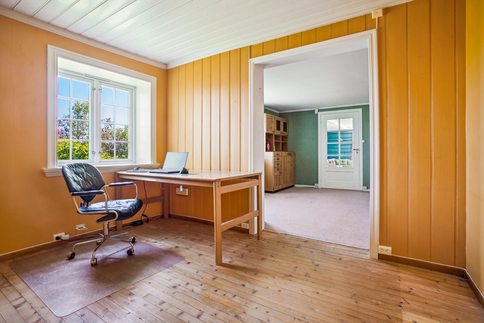 Kontor av god størrelse beliggende inn forbi Stuen/spisestue. Galleribilde