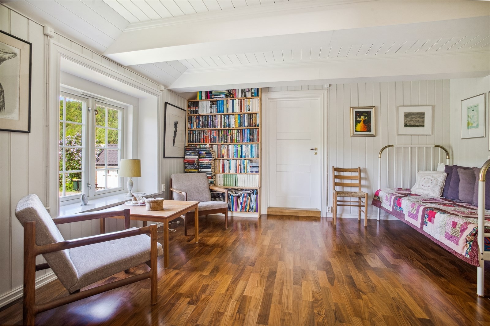 Rommet er romslig med god plass til å møblere. Galleribilde