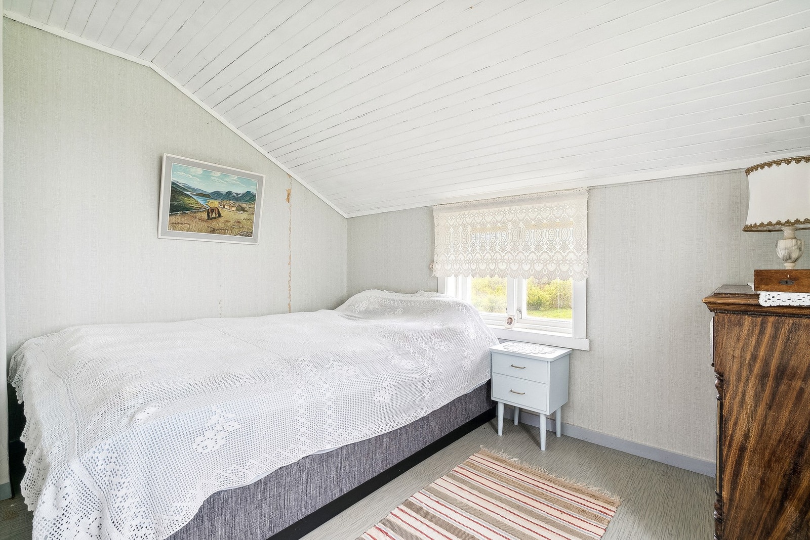 Loftet inneholder tre fine soverom - Dette rommet er benyttet som hovedsoverom Galleribilde