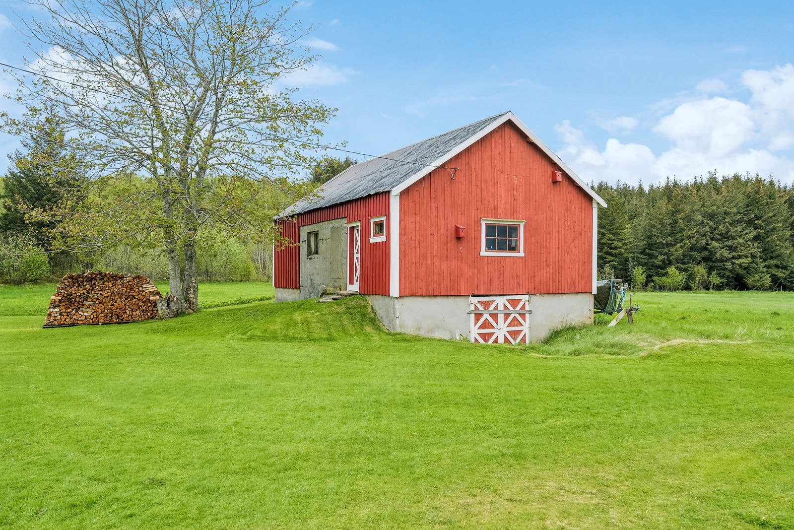 Fjøsen fremstår som normalt vedlikeholdt - Enkle oppgraderinger må påregnes iht. normal elde og slitasje Galleribilde