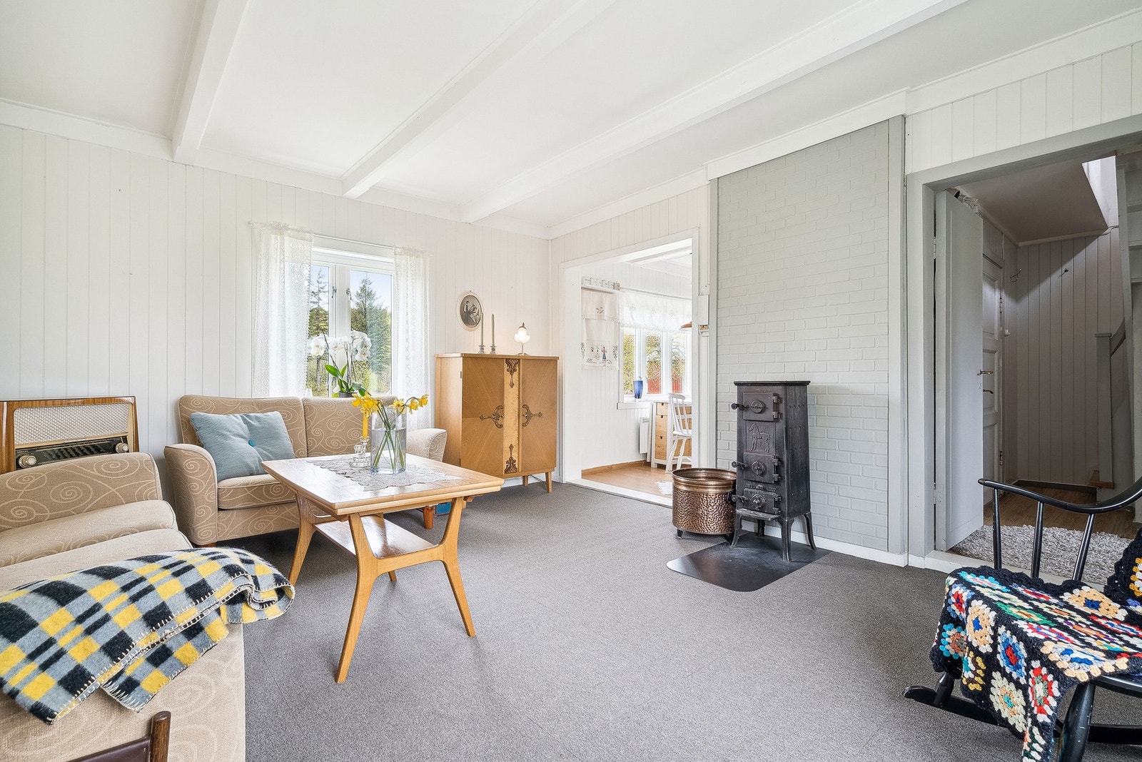 Koselig stue med adkomst fra både kjøkken og gang Galleribilde