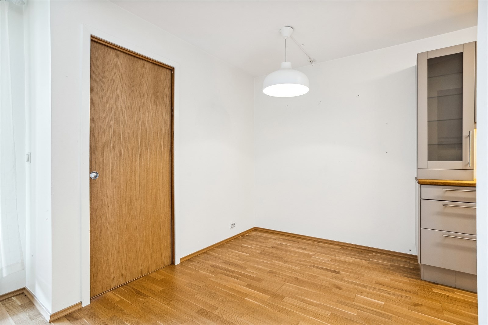 Plass til spisebord ved kjøkken Galleribilde