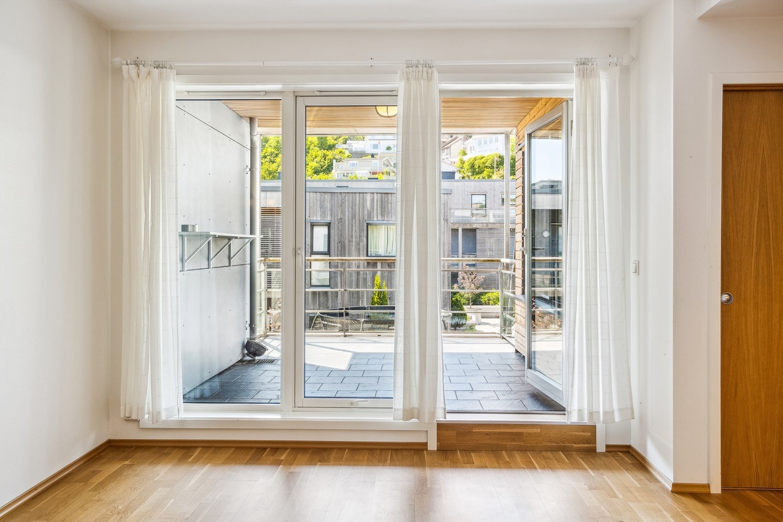 Hyggelig utsyn fra veranda Galleribilde