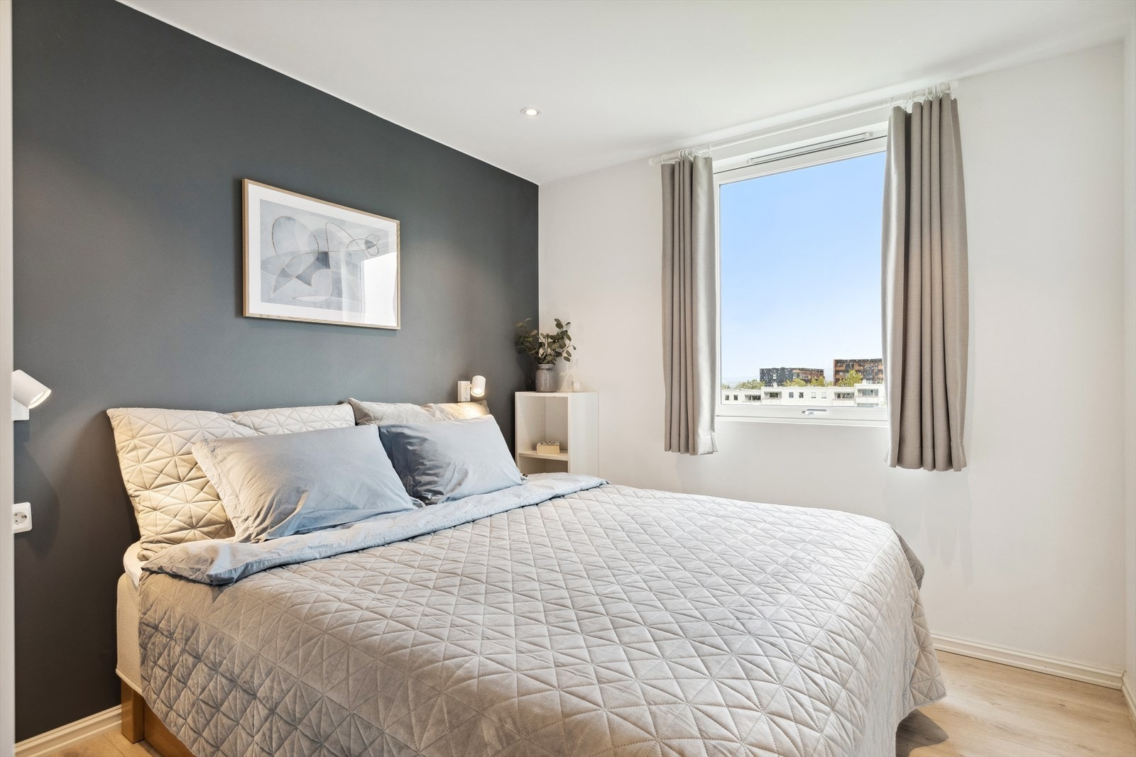 Leiligheten har tre soverom på hhv. 9 - 7,5 - 7 m². Galleribilde