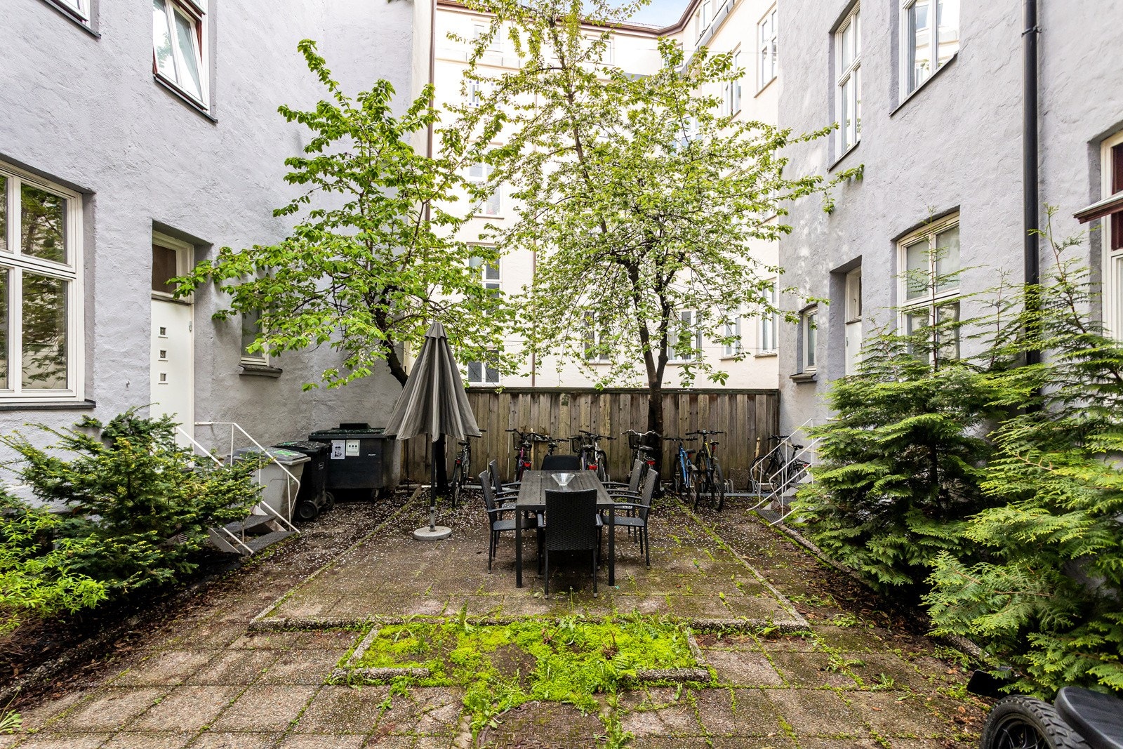 Koselig bakgård i sameiet. Galleribilde
