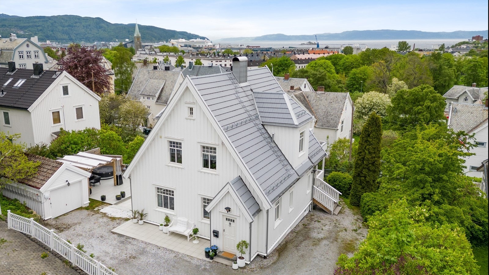 Vi har gleden av å presentere Lagmann Dreyers gate 4 - en særpreget eiendom svært sentralt i Trondheim. Galleribilde