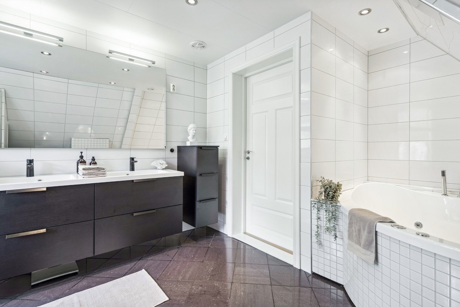 Integrert badekar. Galleribilde