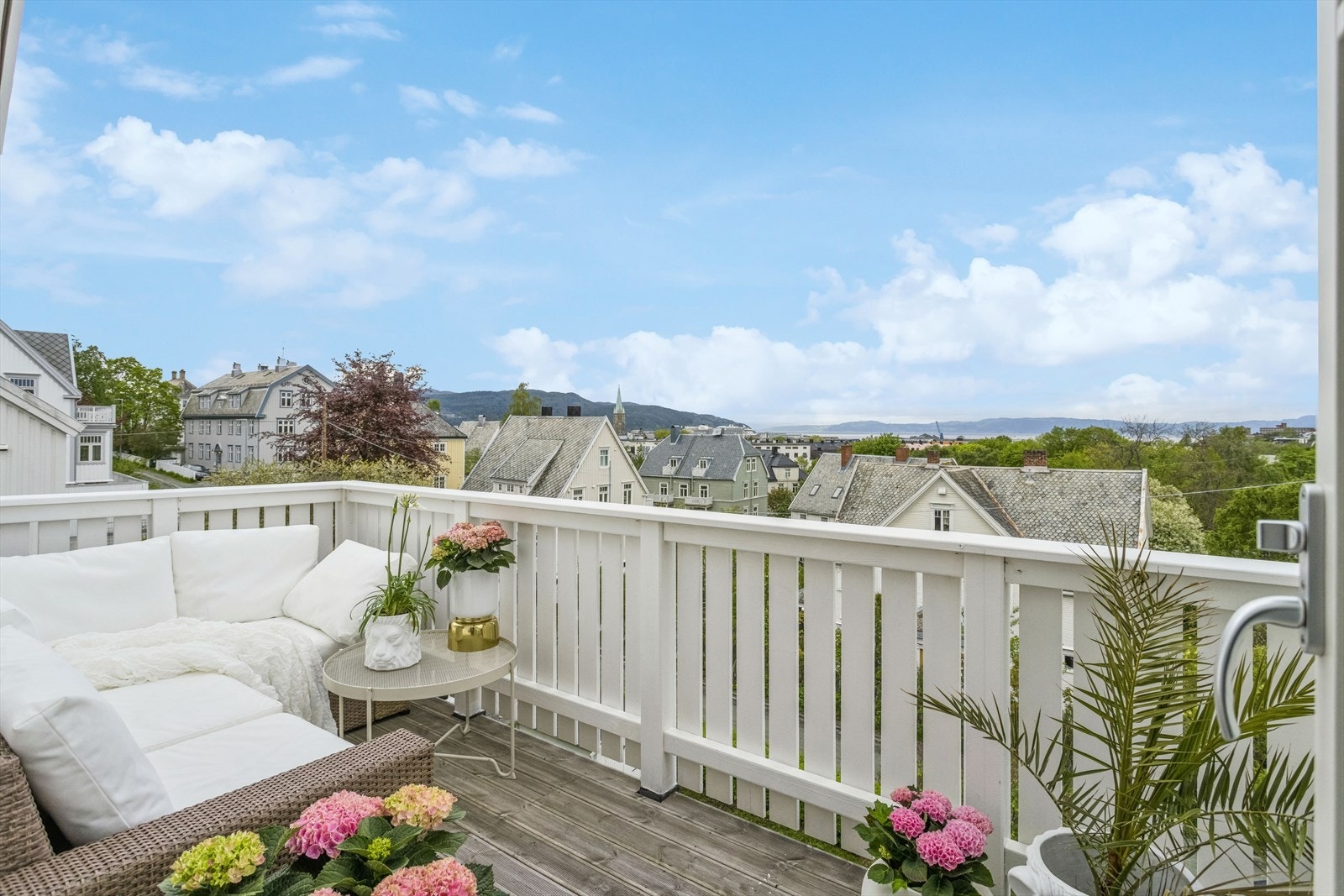 Her kan nydelig solnedganger nytes i usjenerte omgivelser. Galleribilde