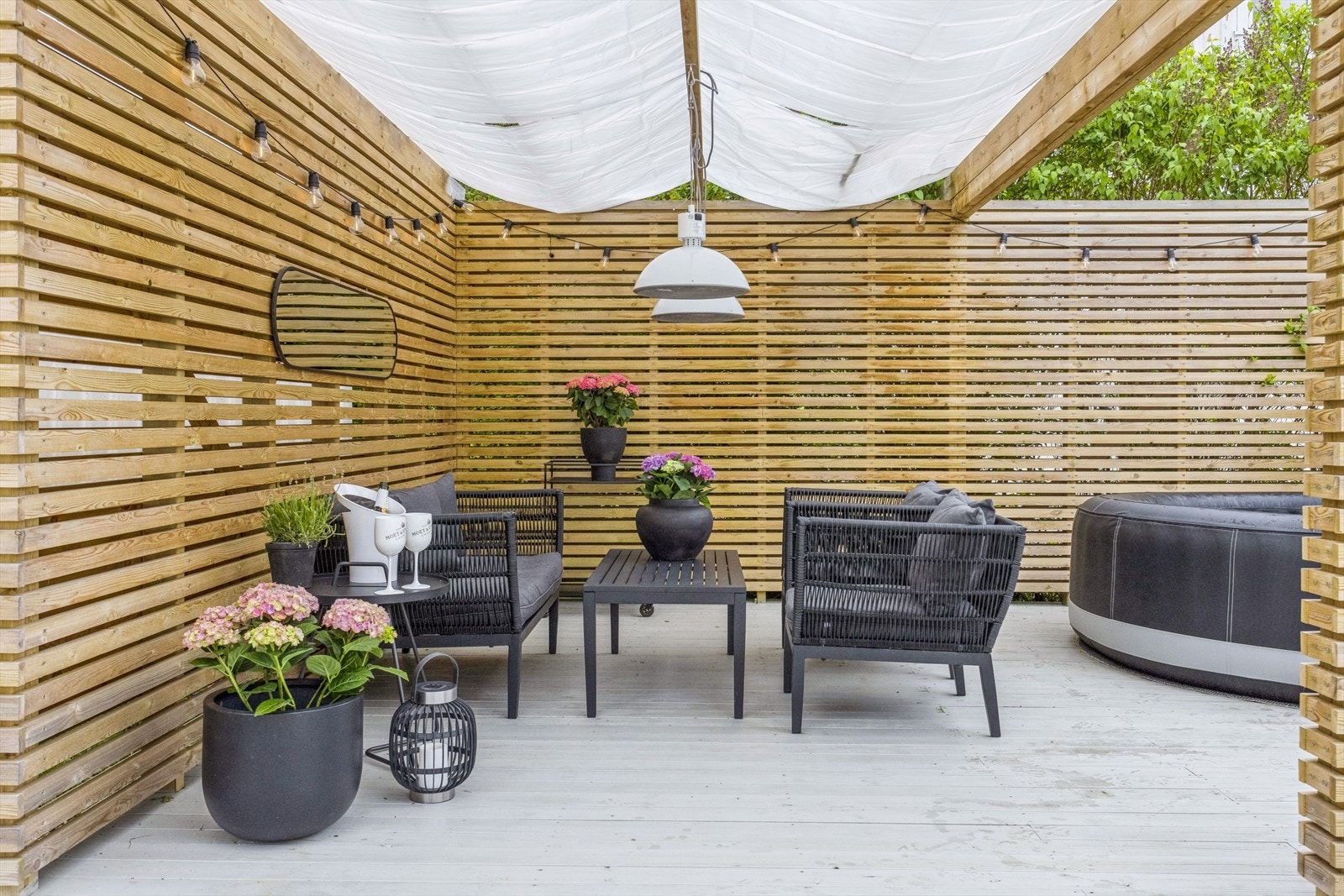 Oppholdsområdet med skjerming. Galleribilde