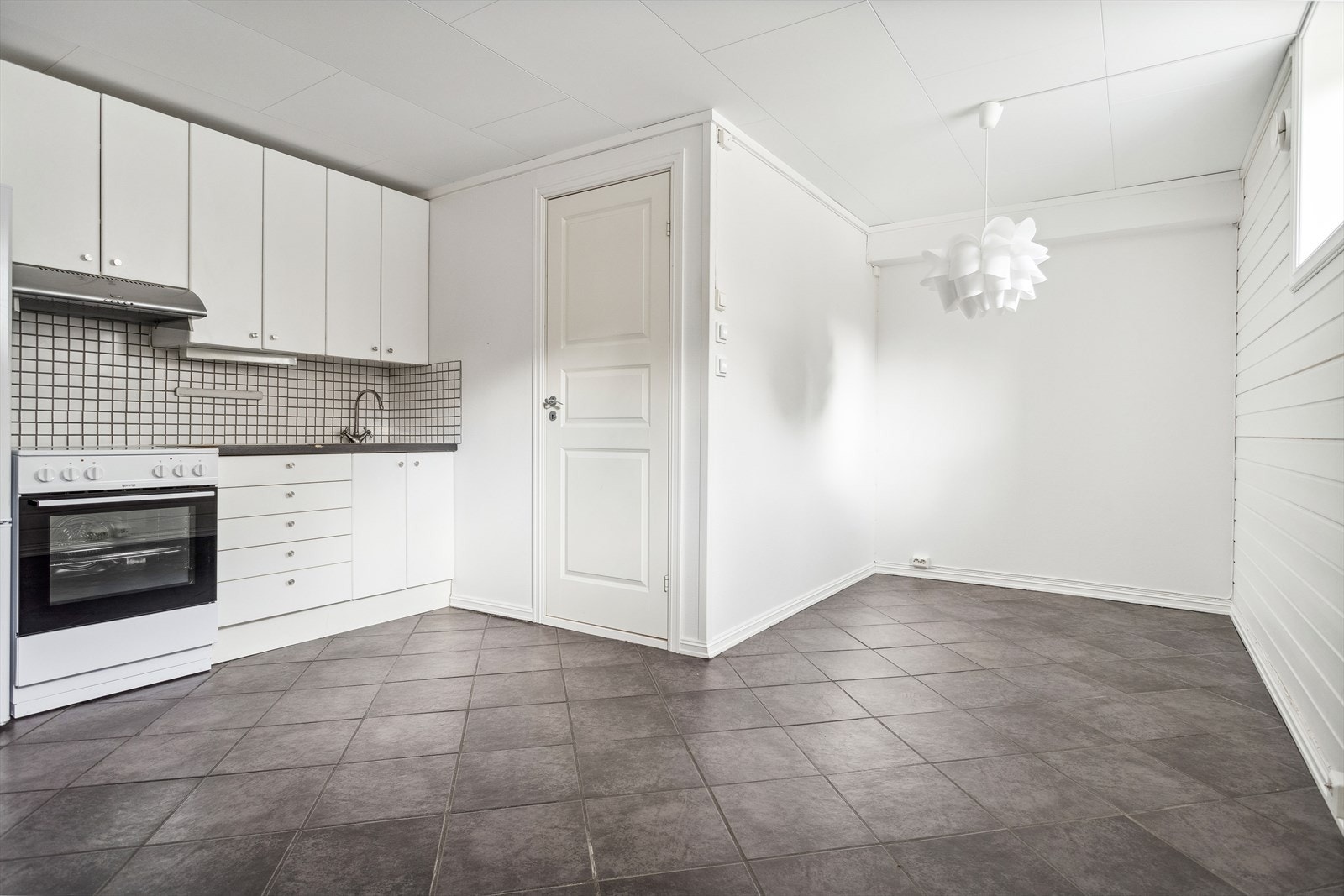 I 2023 ble det gitt ferdigattest for romløsningen som befinner seg her i dag. Dette tilrettelegger for lovlig utleie av egen bolig. Galleribilde