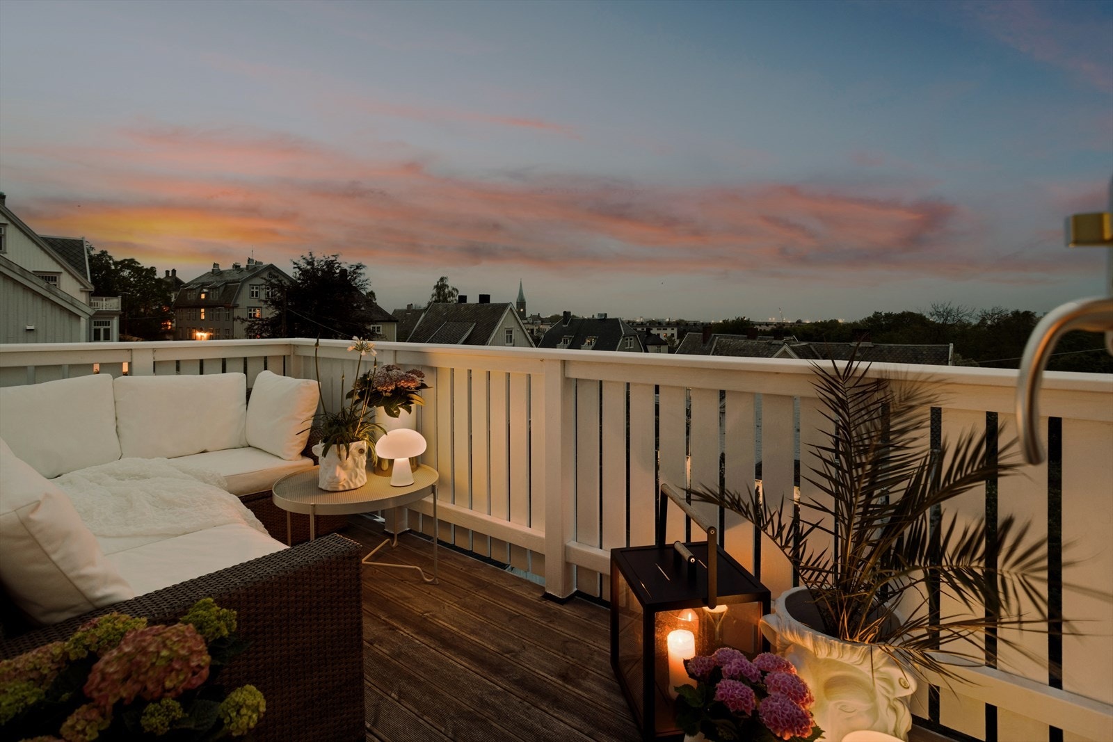 Utsikten byr og på varme og spektakulære syn i lyset av skumringen. Galleribilde