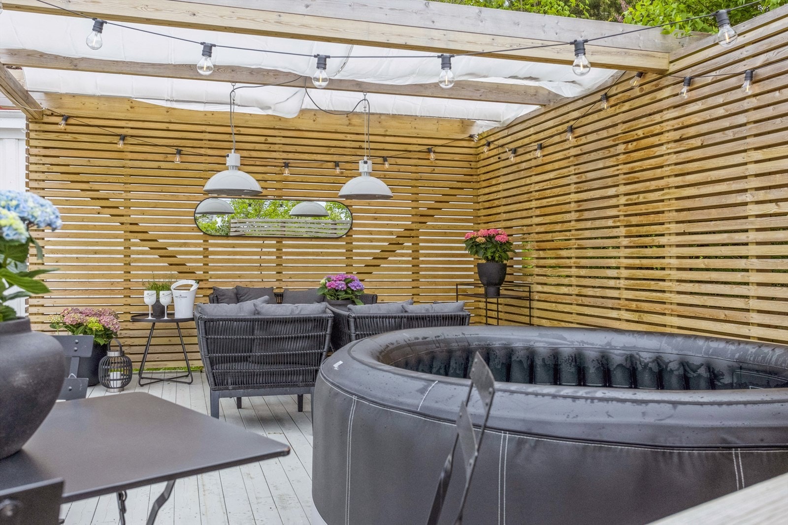 Pergola med god plass til sittegruppe. Galleribilde