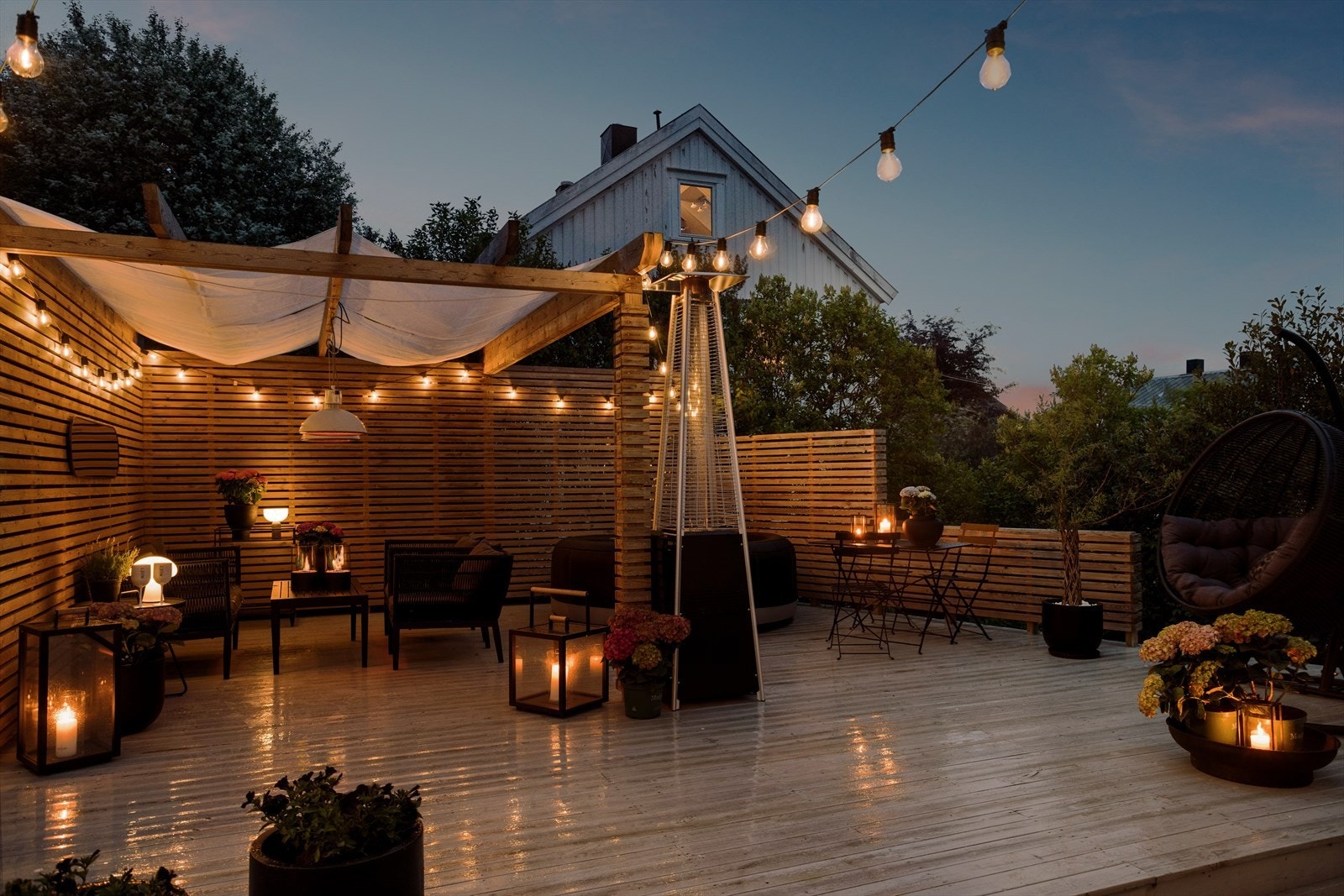 Den store arealet skaper muligheter for de fine kveldene med musikk og dans i fantastiske forhold. Galleribilde