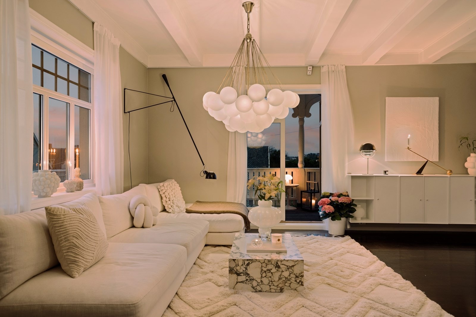 Moderne stil kombinert med preg fra 1800-tallet skaper en naturlig og avslappende atmosfære. Galleribilde