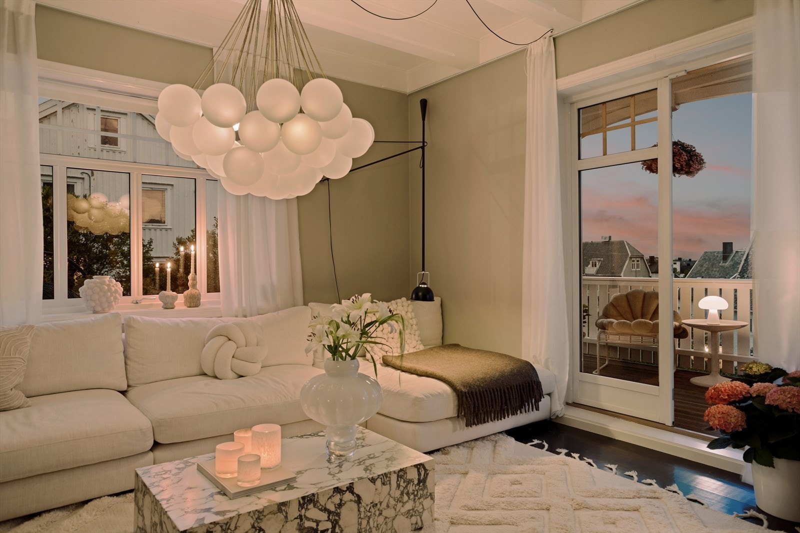 Godt innslipp av lys på dagene med mer romantisk preg ut mot kveldene. Galleribilde