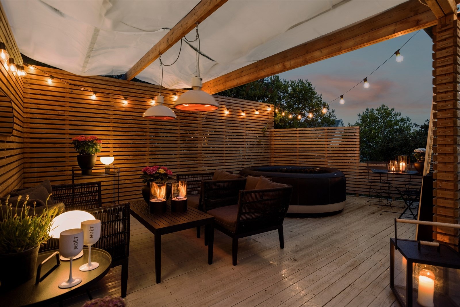 Markterrassen skaper en utsøkt mulighet til å nyte de varme og avslappende sommerkveldene. Galleribilde