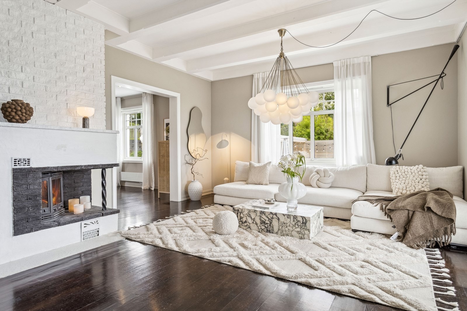 Etasjen har ekstra god takhøyde med over 2,6 meter under taket. Galleribilde