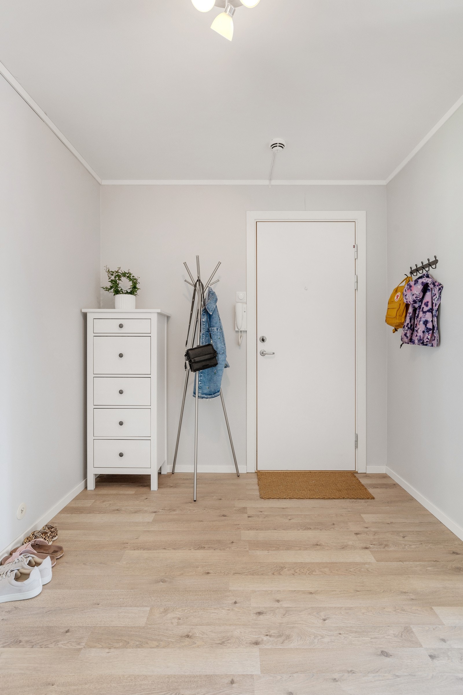 Leiligheten disponerer i tillegg to boder i kjeller. Galleribilde