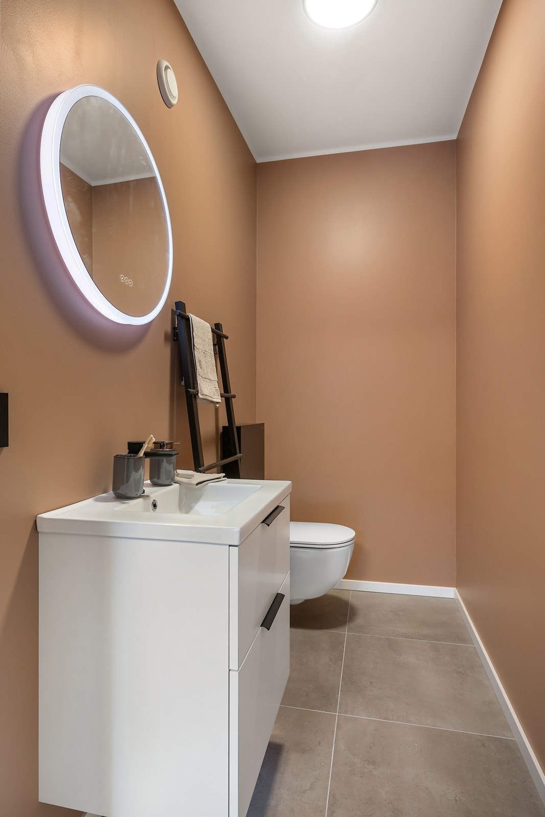 Wc-rom tilknyttet soverom i andre etasje. Galleribilde